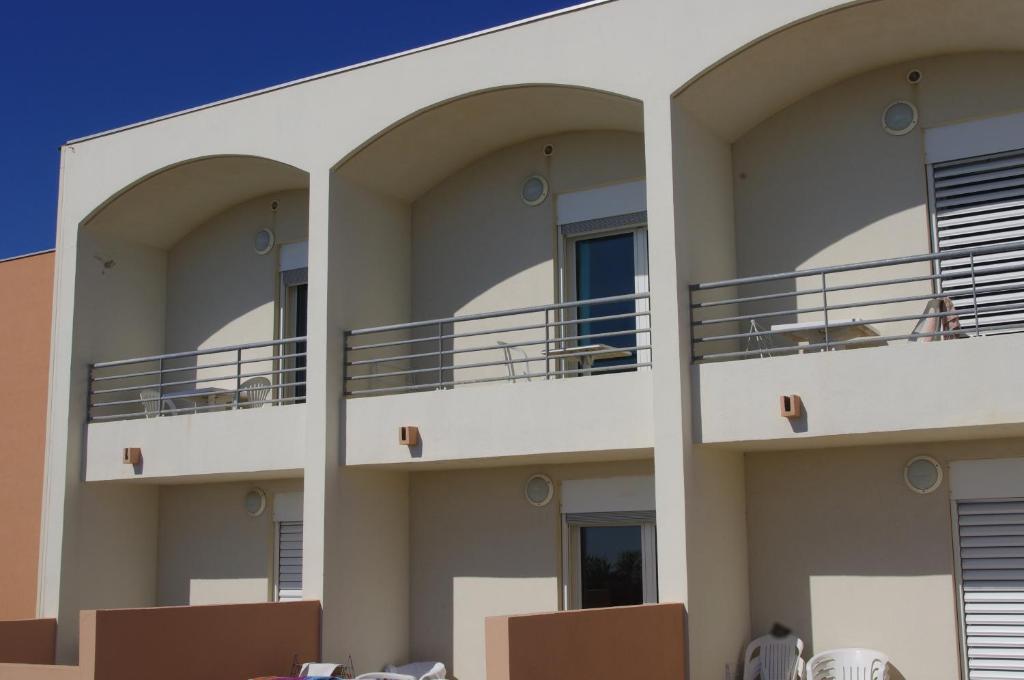 Les Stoechades Aparthotel Hyeres Bilik gambar